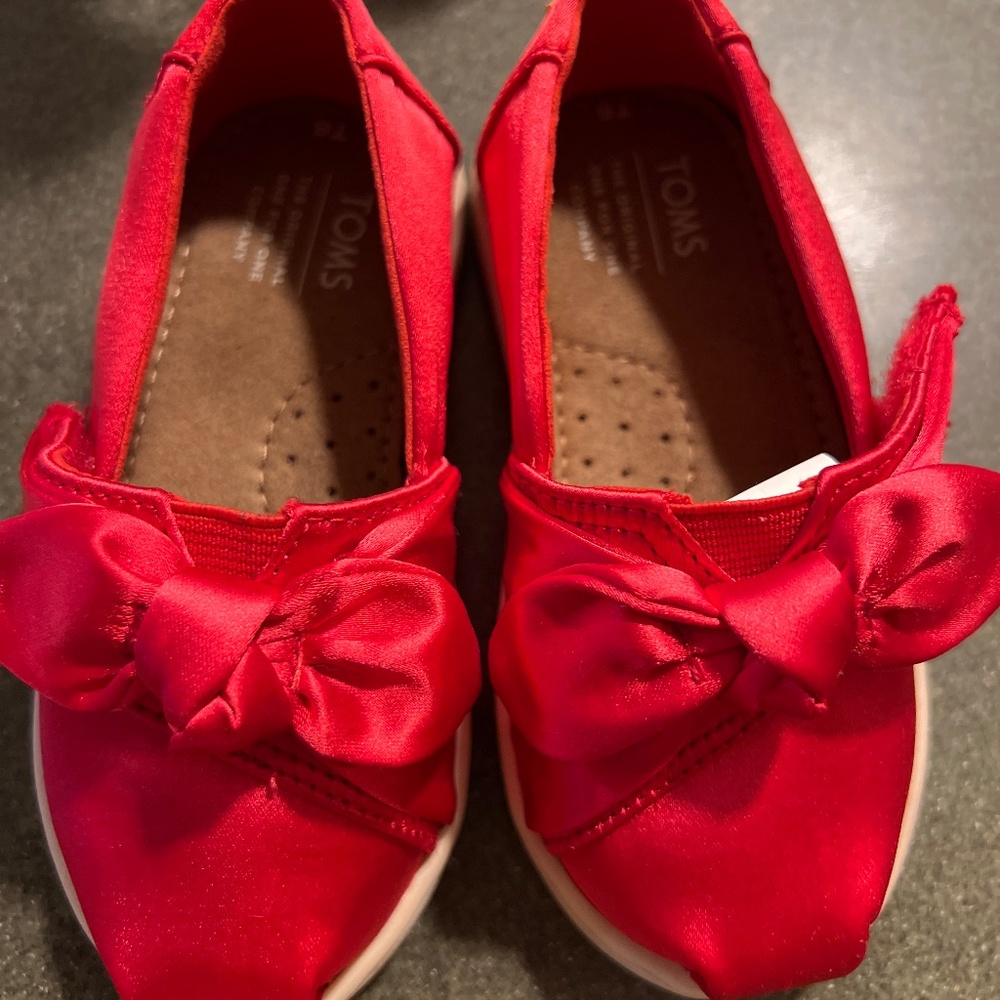 New Tiny Toms red satin bow slip ons size 6